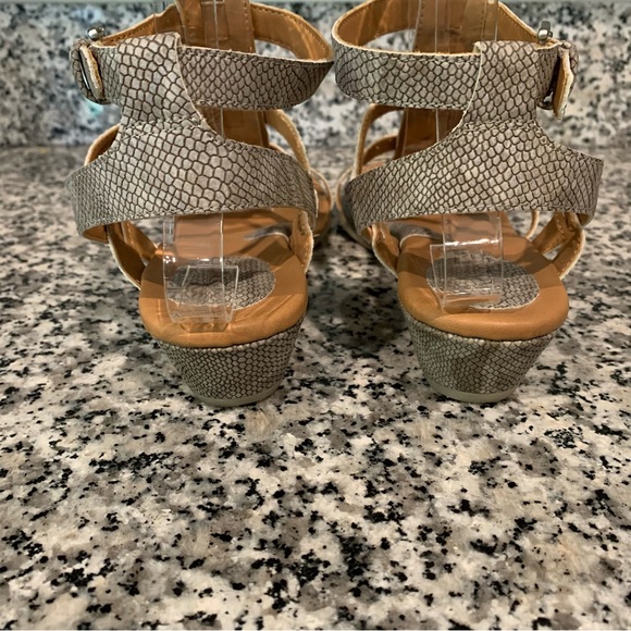 BOC Heidi Snakeskin Gladiator Sandals - Picture 3 of 9